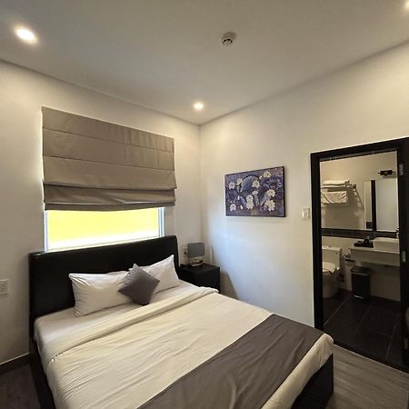 Bros Hotel Хошимин Екстериор снимка