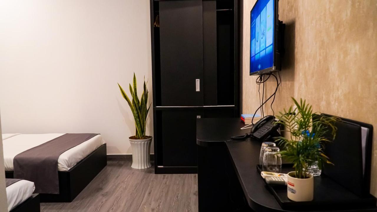 Bros Hotel Хошимин Екстериор снимка