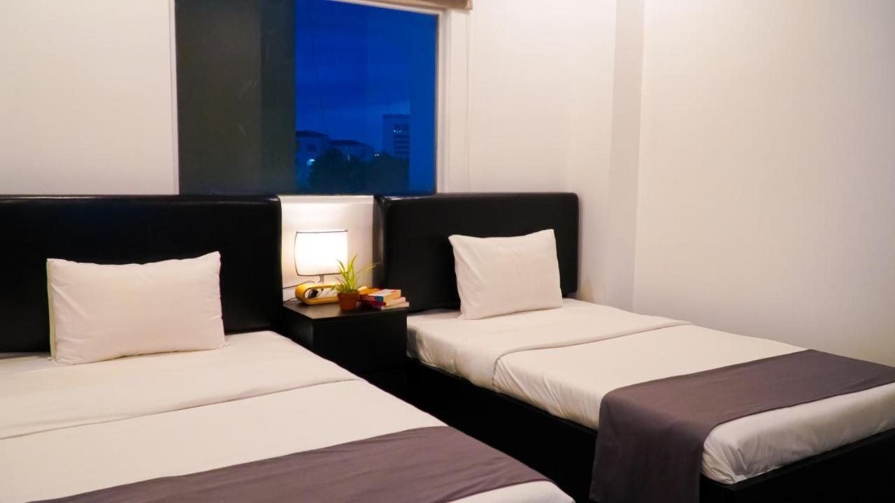 Bros Hotel Хошимин Екстериор снимка