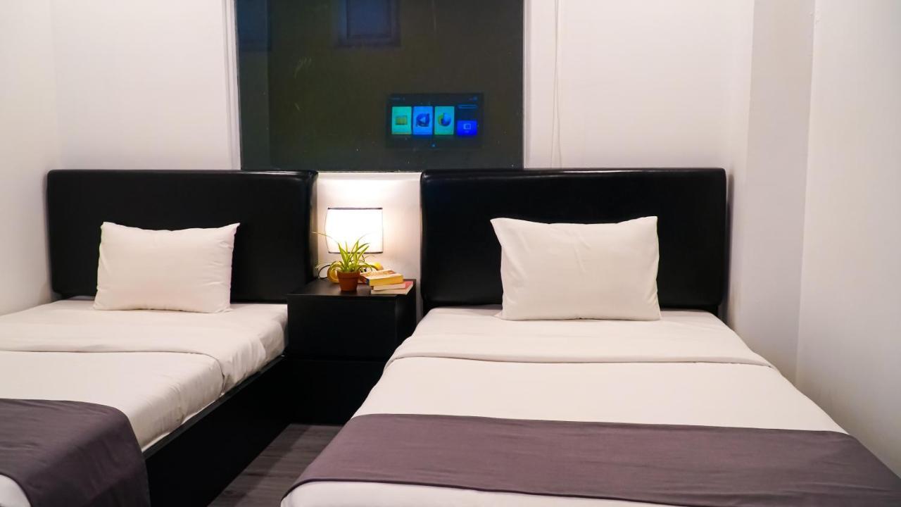 Bros Hotel Хошимин Екстериор снимка